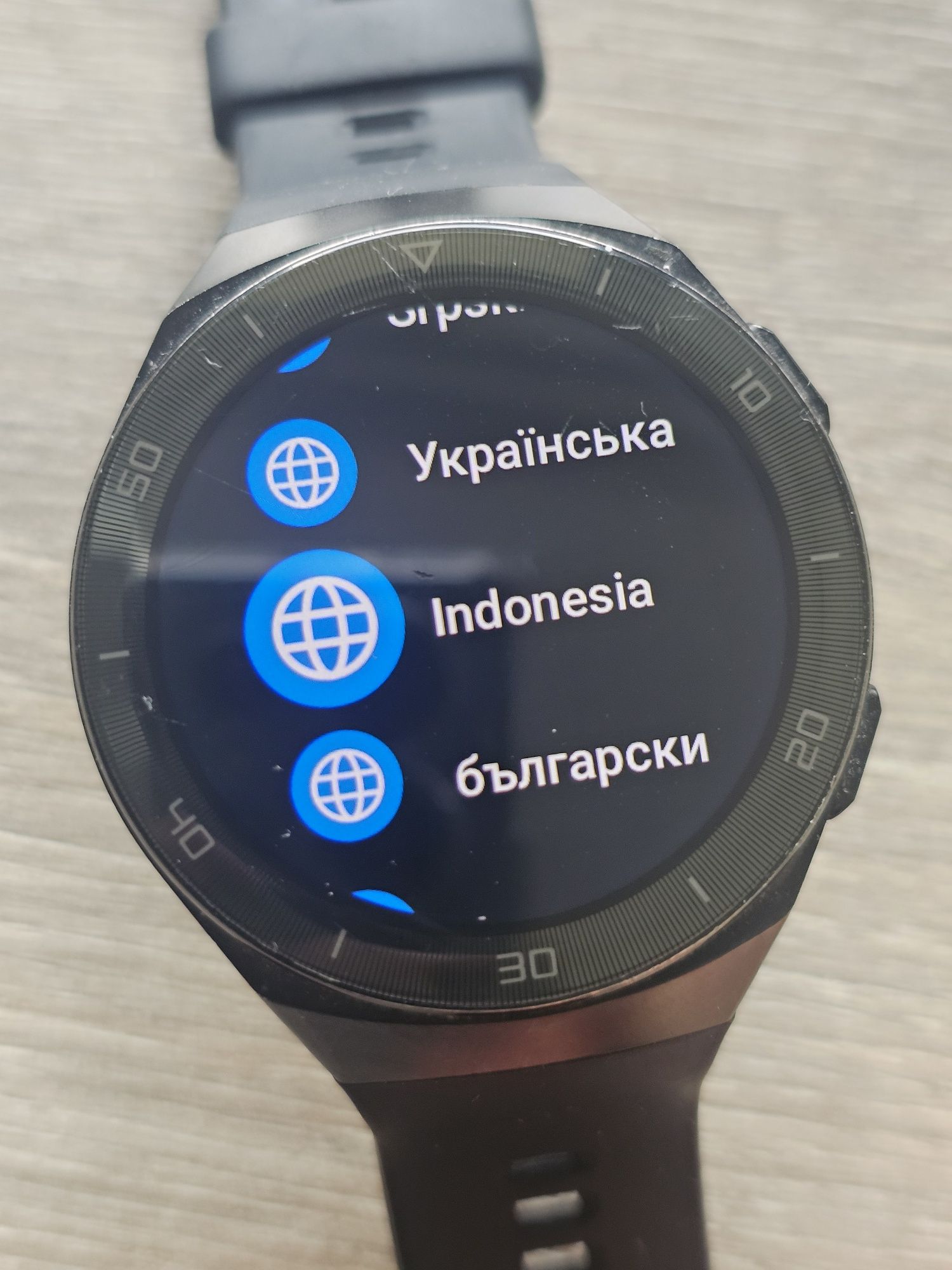 Смартчасовник Huawei GT2e с 2 каишки и 2 зарядни