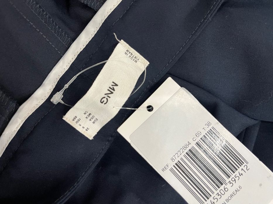 Нов тъмносин панталон Mango