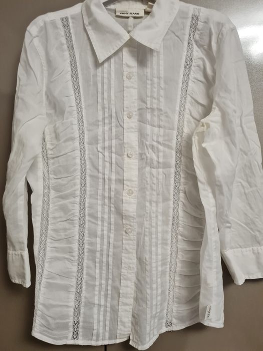 Бяла ефирна риза DKNY