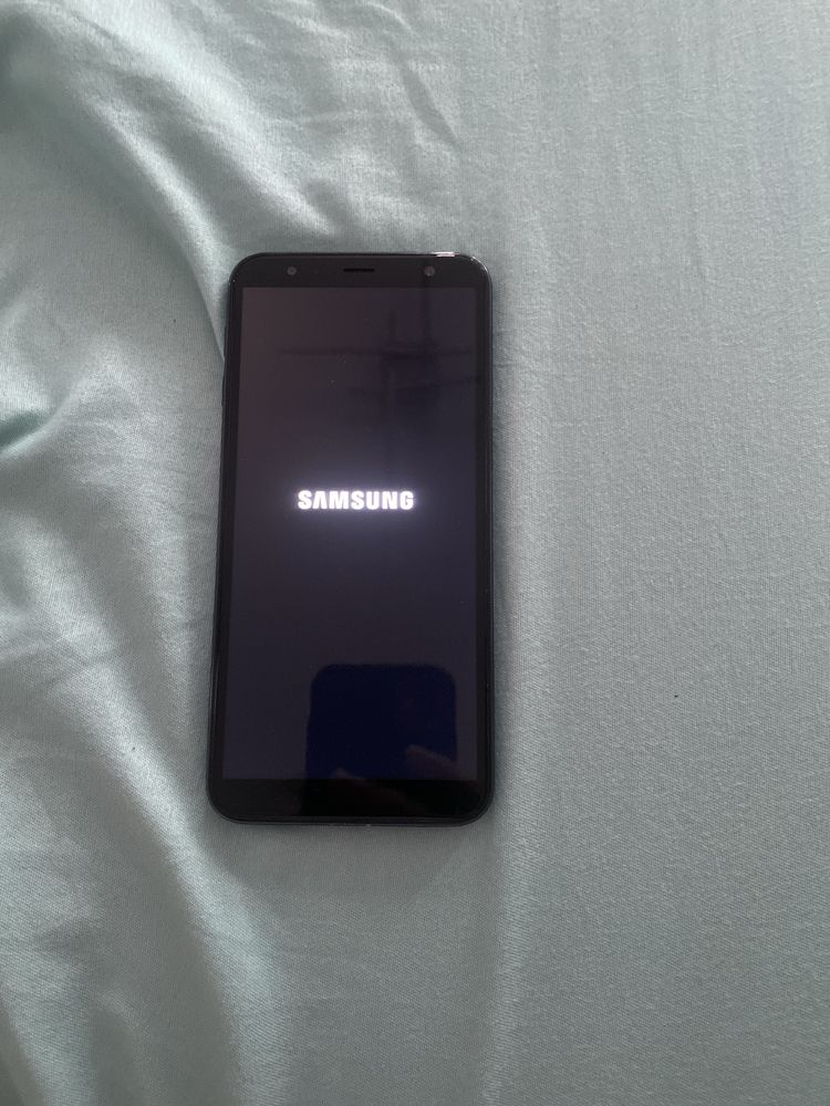 Телефон Samsung j6+