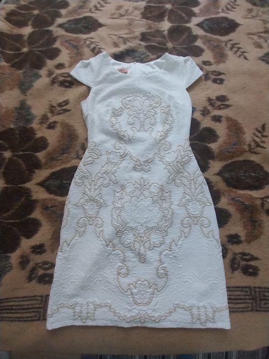 Vând haine purtate în stare foarte buna