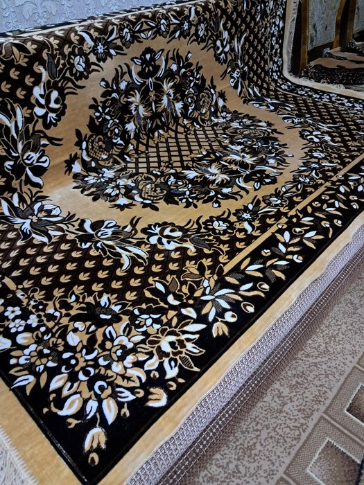 Продаю дивандек на диван и накидки на кресла