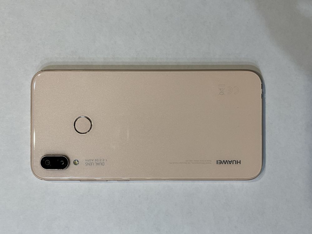 Смартфон Huawei P20 lite