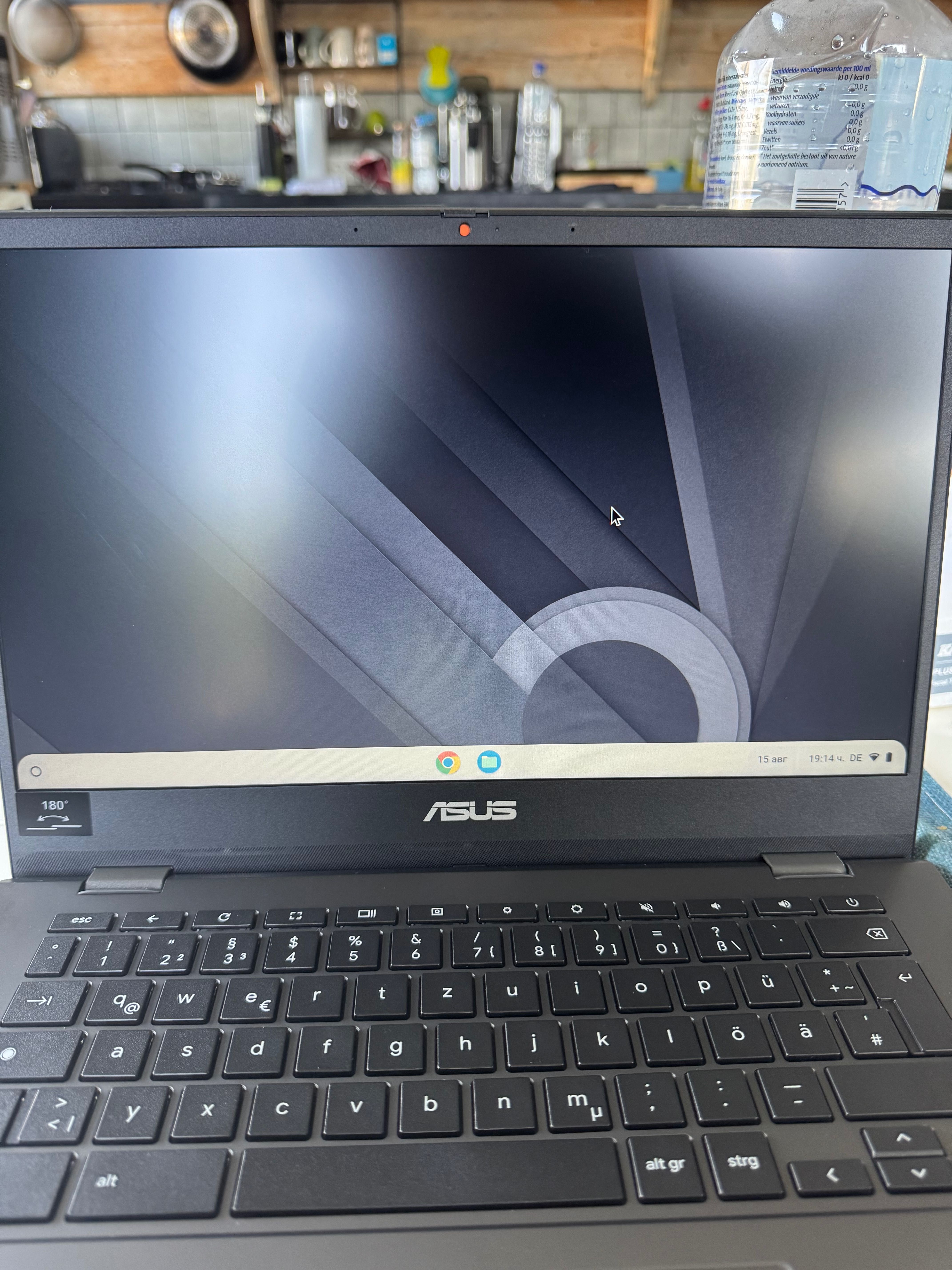 Чисто нов macbook asus