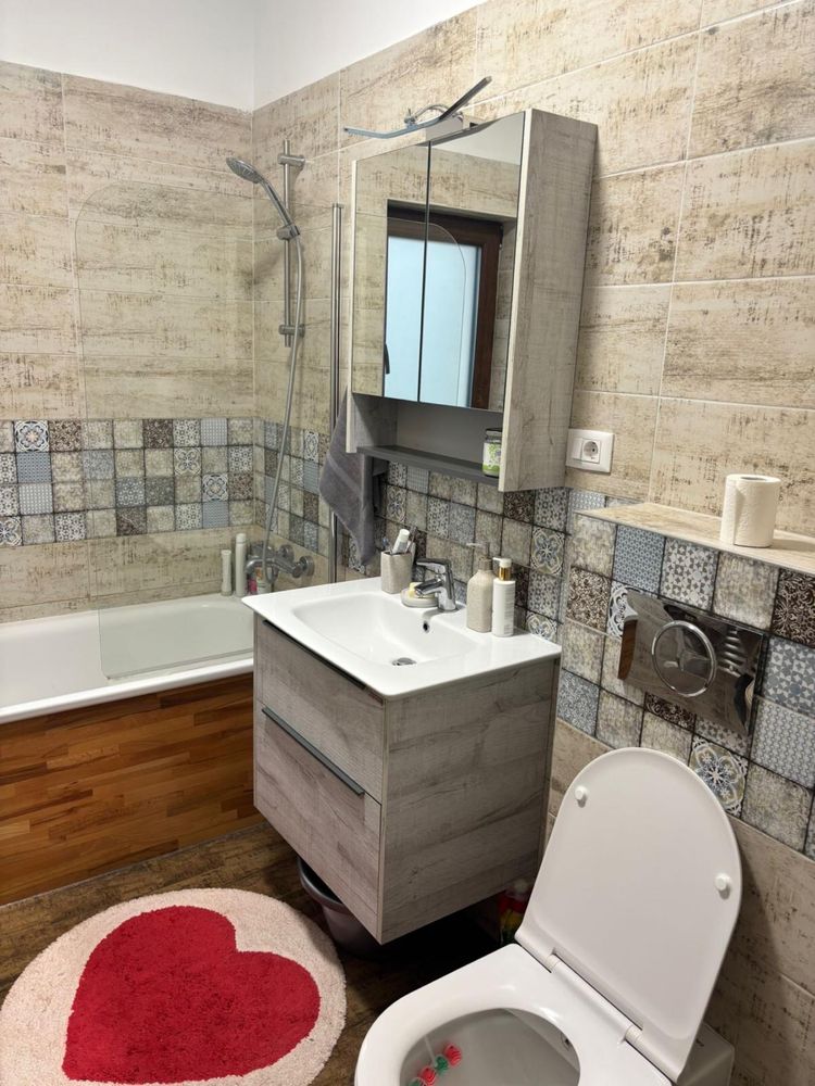Inchiriez apartament 2 camere in Sânpertu Residence. Str Universului.