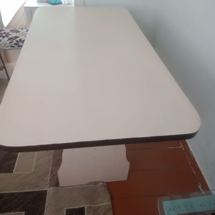 Продам кухонный стол стульчиками