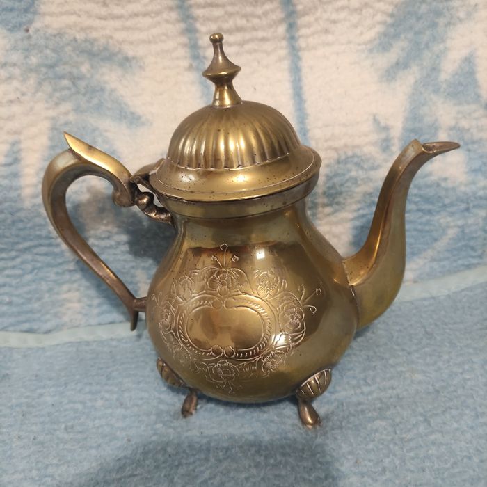 Ceainic vintage din bronz