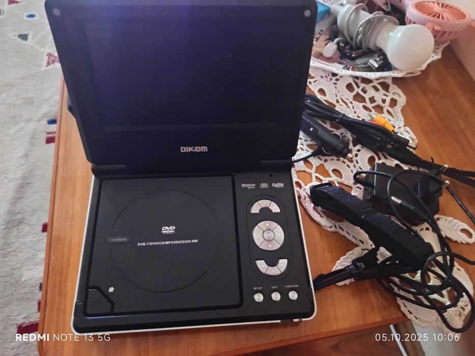 Se vând doua dvd playere la set