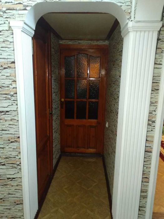 Сотилади 3 хонали Чилонзор метро 16 квартал. Гул бозор тогрисида