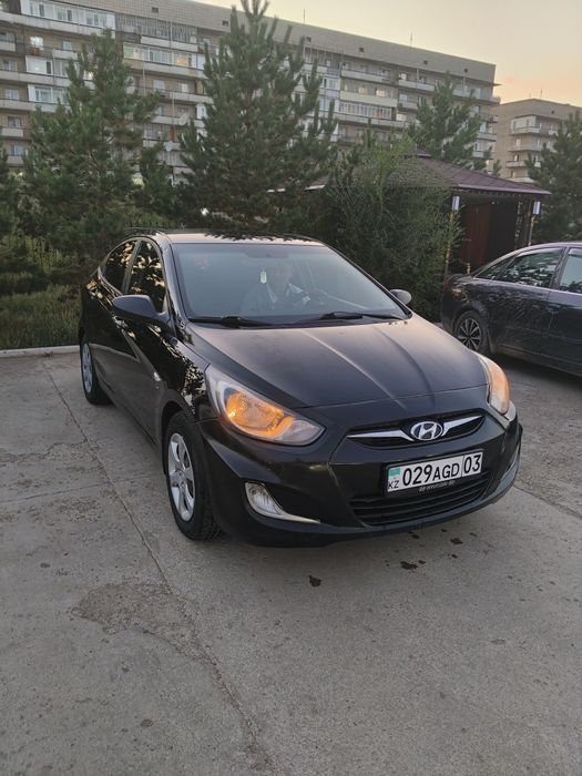 Hyundai accent 2012