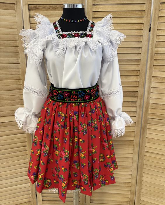 Costum poular de Maramures pentru femei
