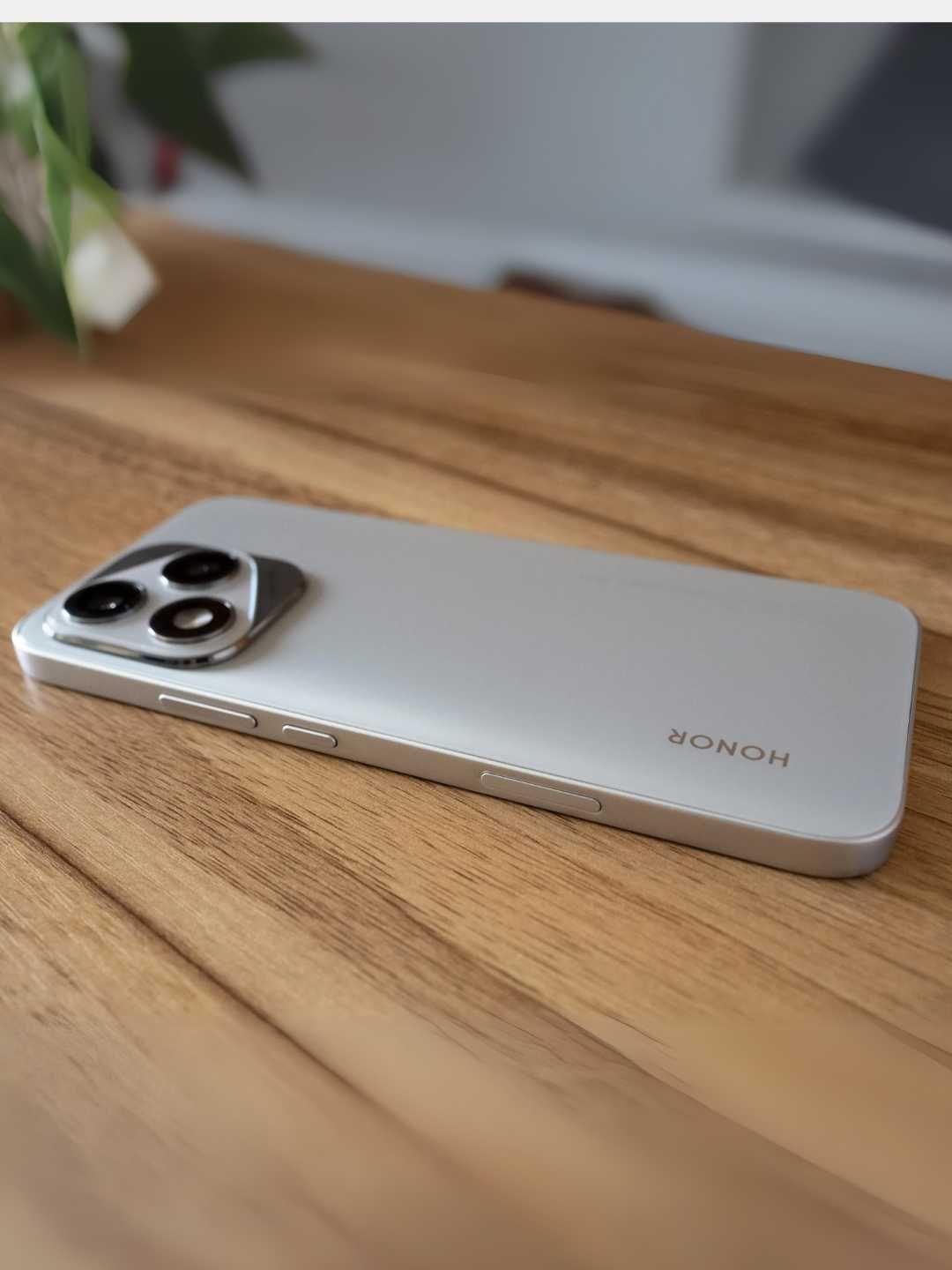 HONOR 400 lite 8/256 gb 24 oy kafolat ,oylik to'lovi  390 000 so'm 12x
