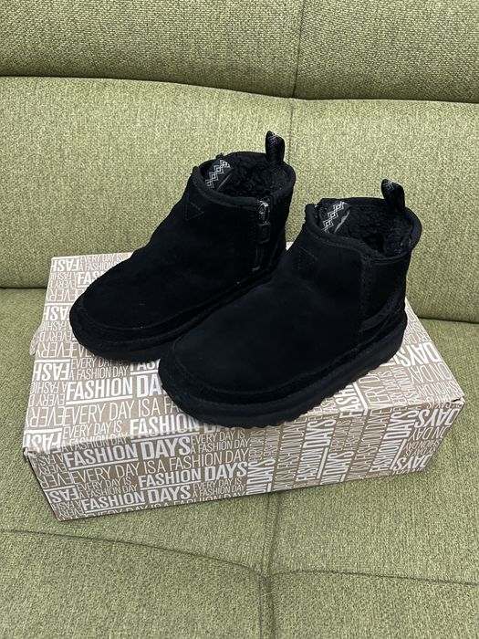 UGG Neumel cu Fermoar-Marimea 28,5