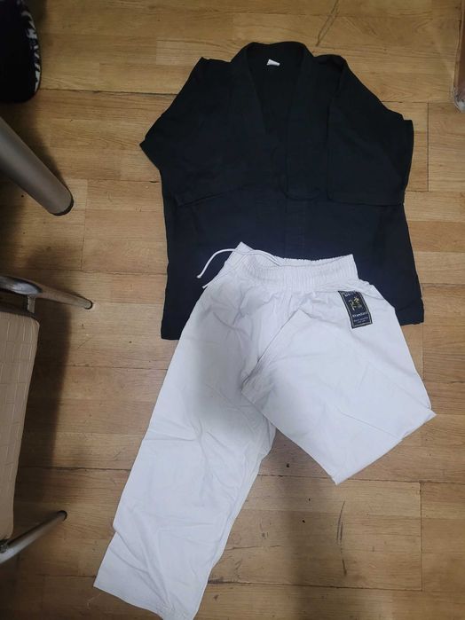 Chimono/costum pentru kickbox 7-9 ani