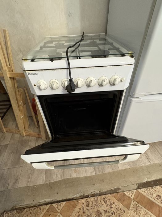 Продаю Холодильнк и Газовую плиту