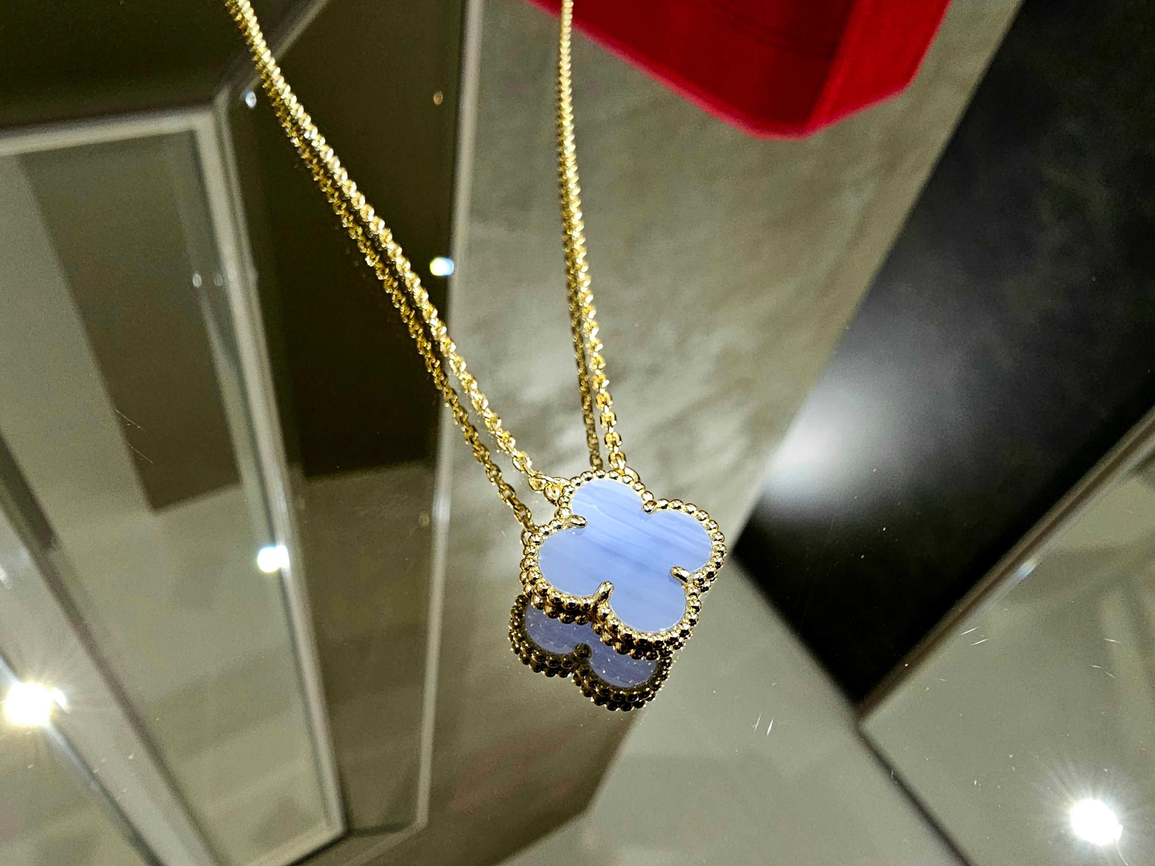 Van Cleef & Arpels VCA Gold Chalcedony Alhambra Clover Дамско Колие