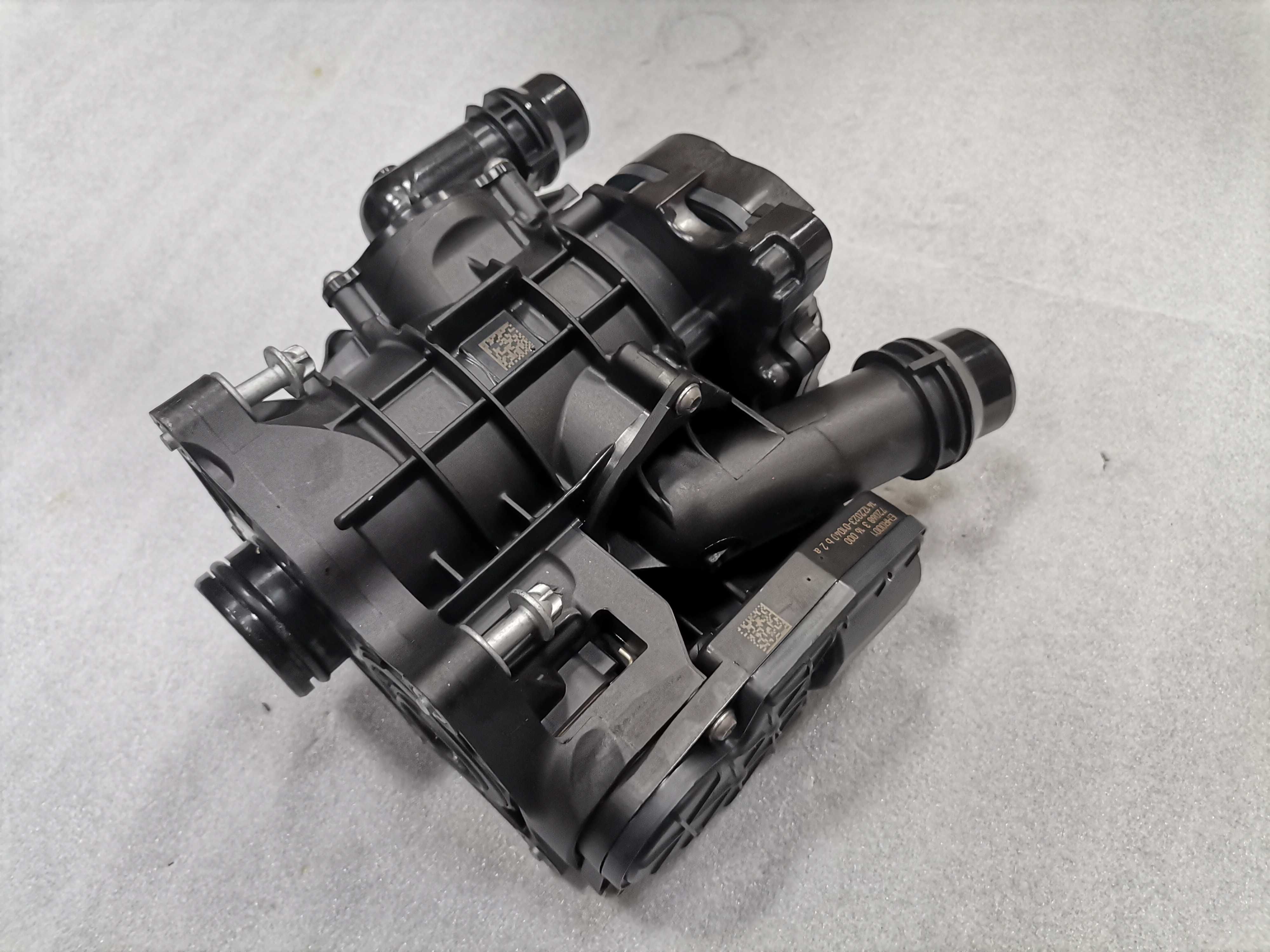 Нов Термостат 8642560 BMW B46 B48 G20 G23 G30 G01 G05 G06 20i 30i 21km