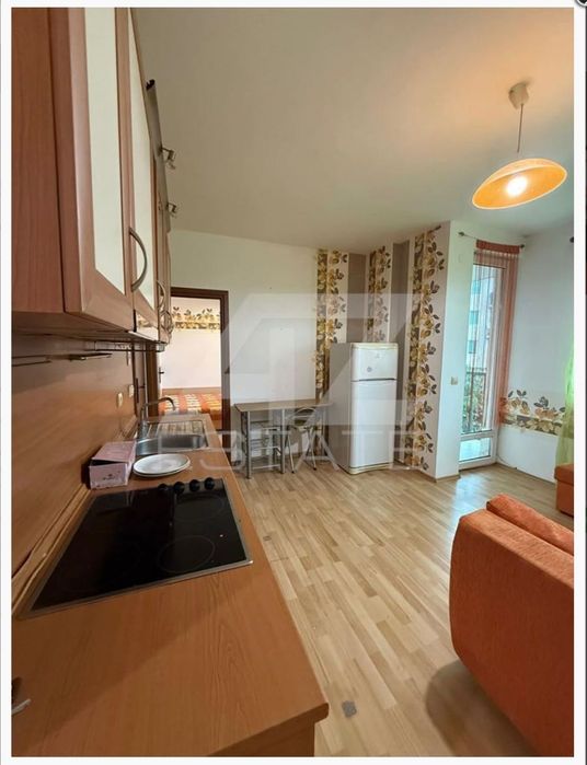 Двустаен апартамент, Ален Мак