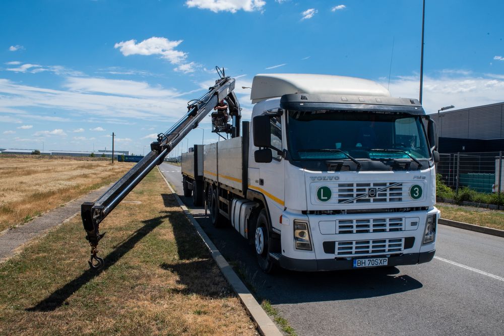 VAND Volvo FM9 Dotat cu macara