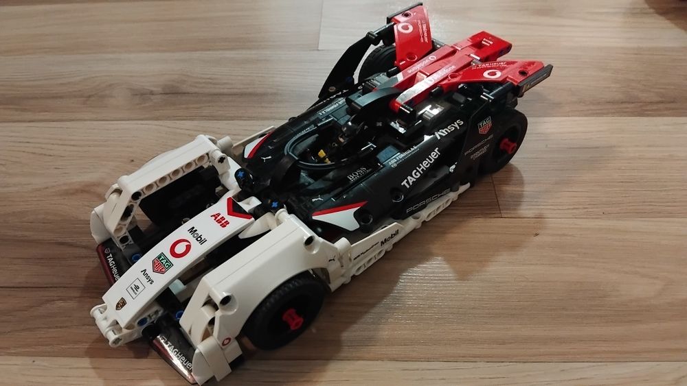 Lego Tehnic porche formula E, 99x electric