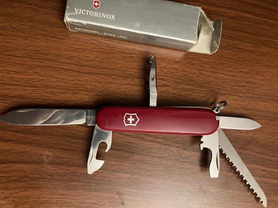 Мультитул Victorinox ножик