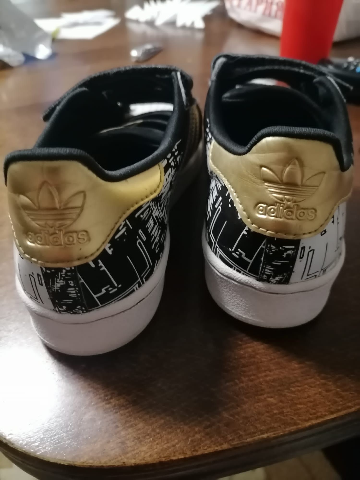 Кецове,  маратонки Adidas, star wars 33номер