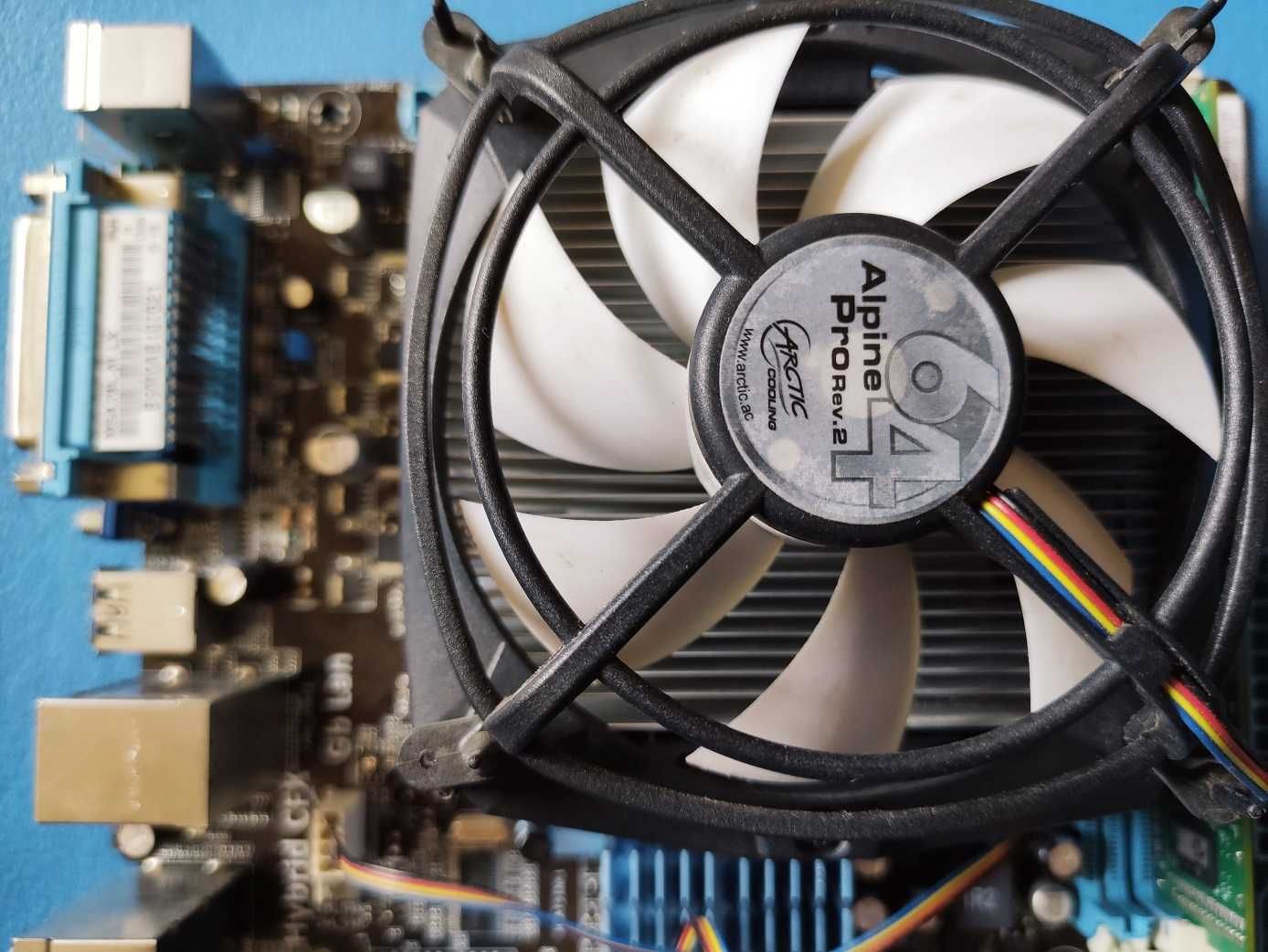 ASUS M5A78L-M LX, AM3+, Athlon II™ X2 255 3.1GHz  + Arctic Alpine 64