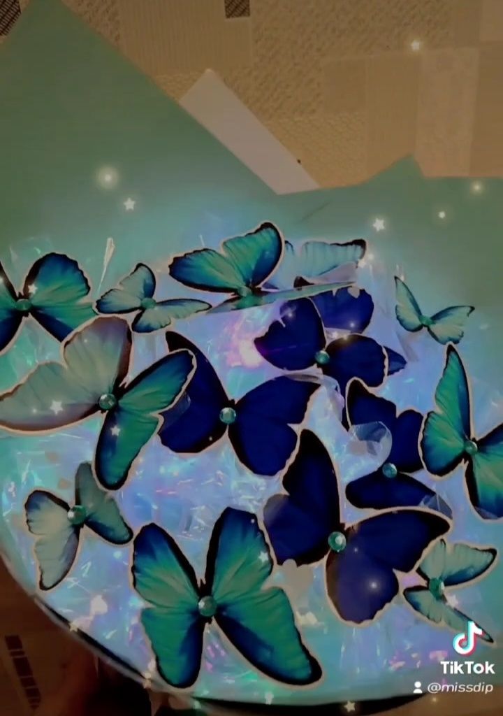Букет светящихся бабочек