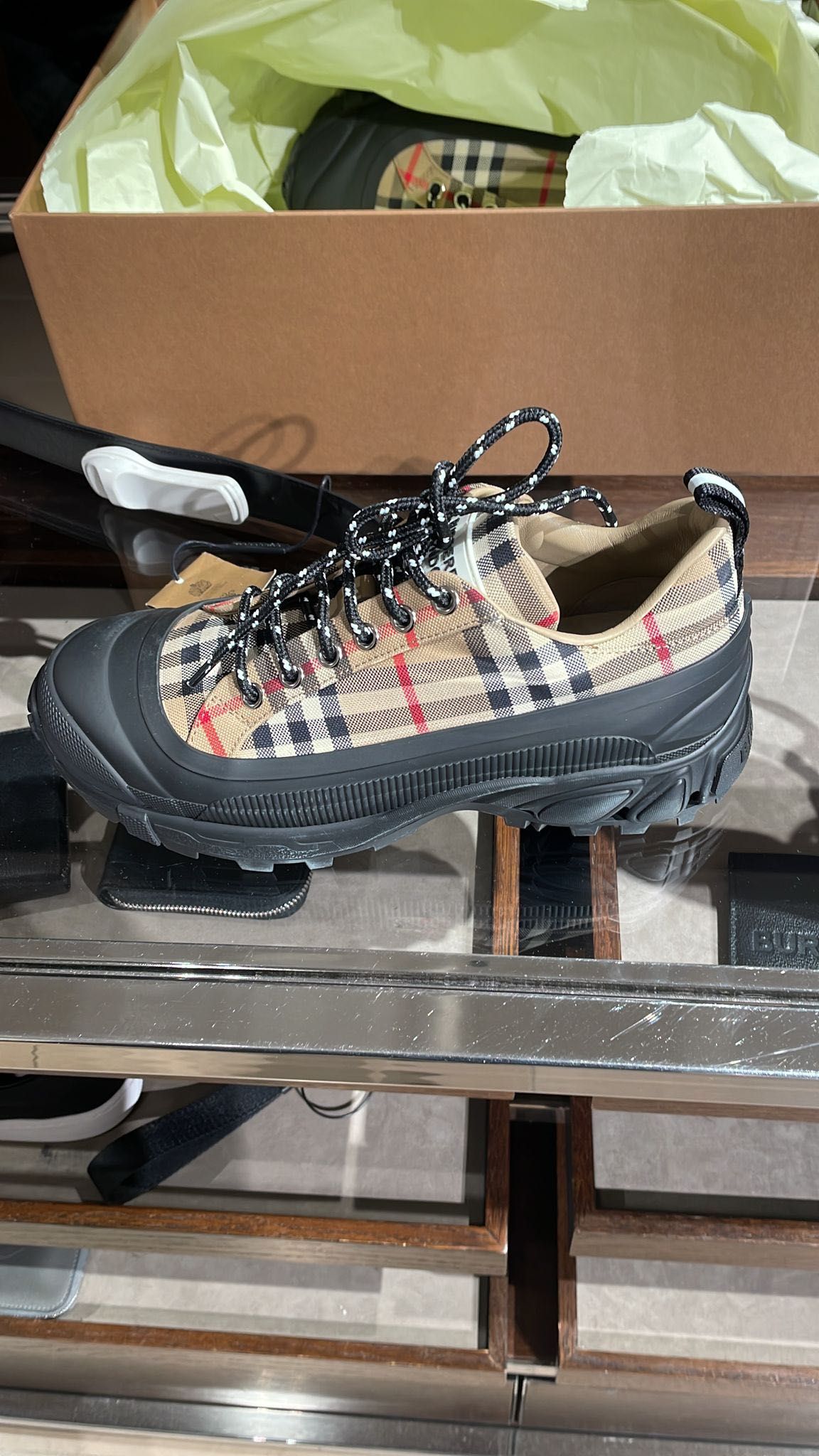 Pantofi Burberry originali casual, n.37, impermeabili, stare excelenta