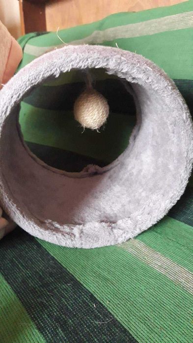 Драскалка играчка с тунелче с топка