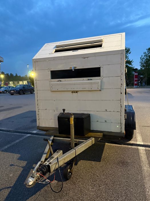 Vând remorca de animale aluminiu
