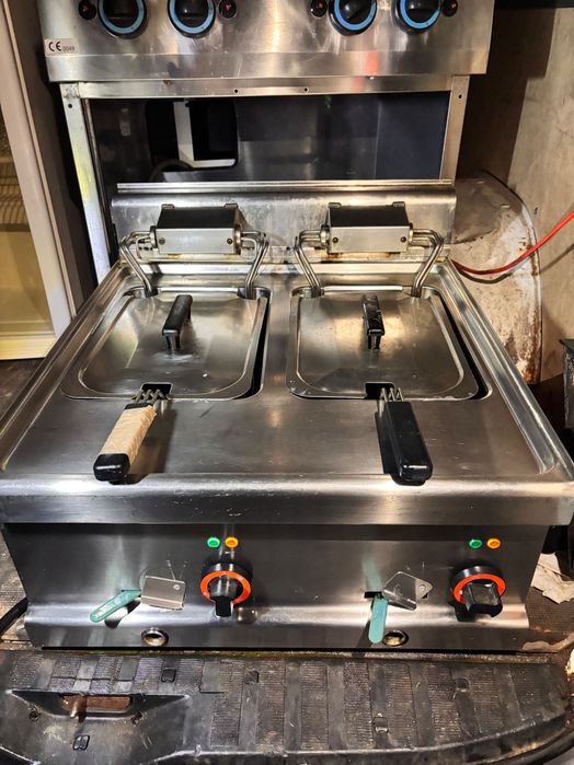 Професионален 3 фазен фритюрник  2х8 литра  !