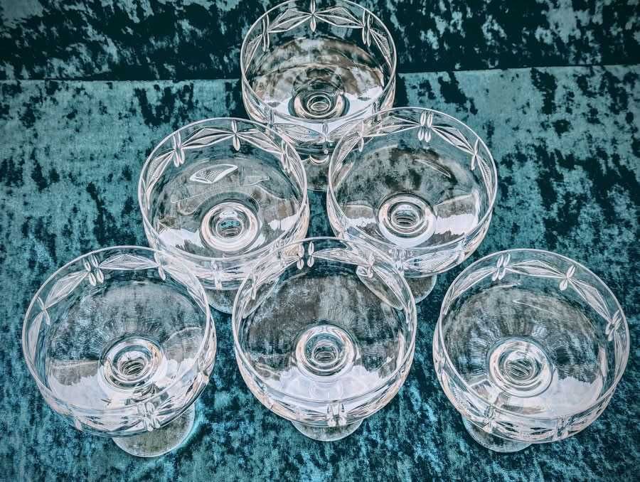 Големи кристални чаши шампанско, мелба