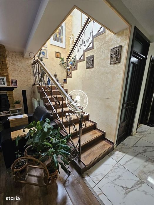 Proprietate impresionanta  - Casa cu piscina,cabana si vedere la lac