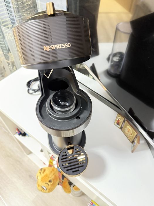Vand aparat cafea Nespresso vertuo