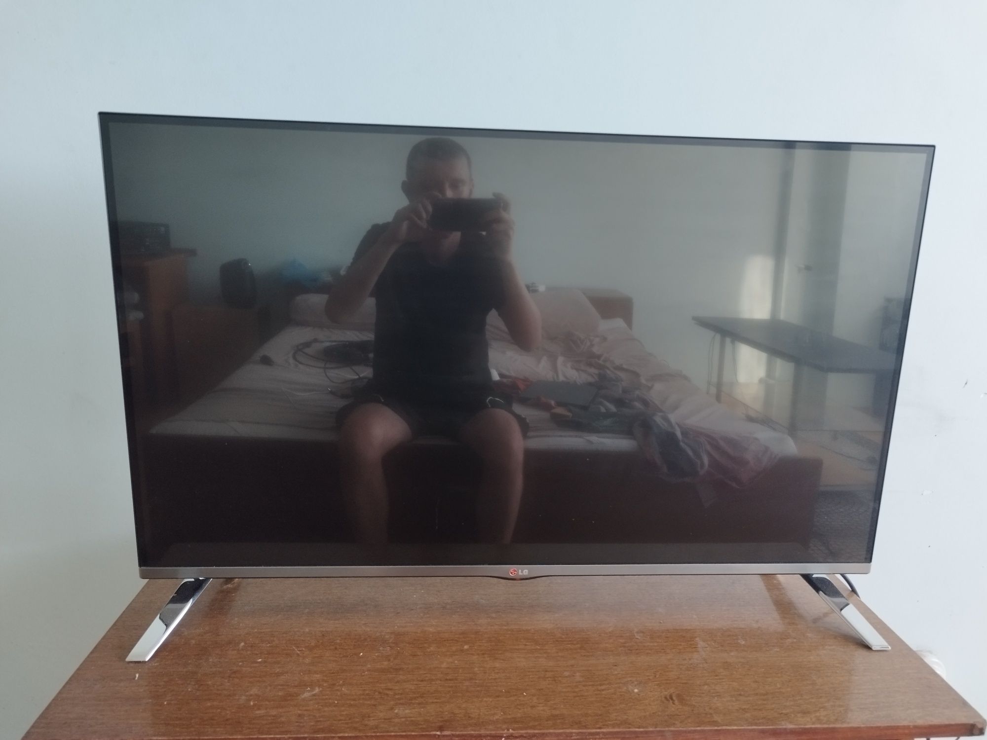 42 инча FULL HD 3D Смарт Телевизор LG