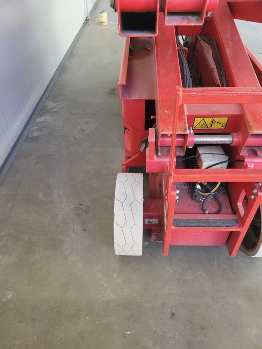 Ножична вишка 10м JLG 2630 es