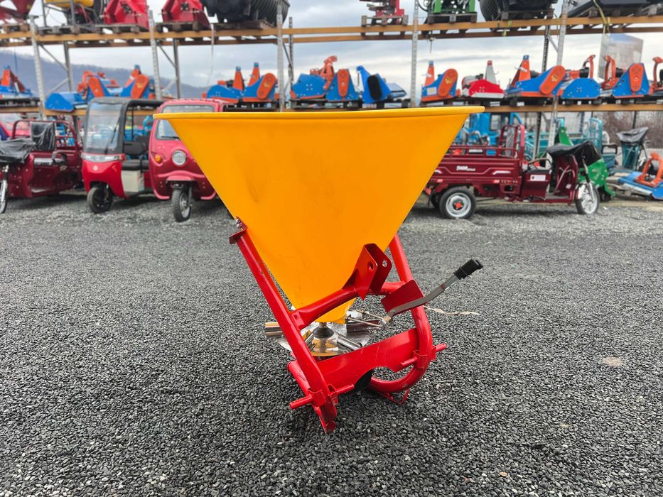Distribuitor ingrasaminte 300 L poloneza