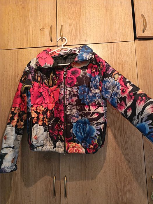 Късо якенце на цветя