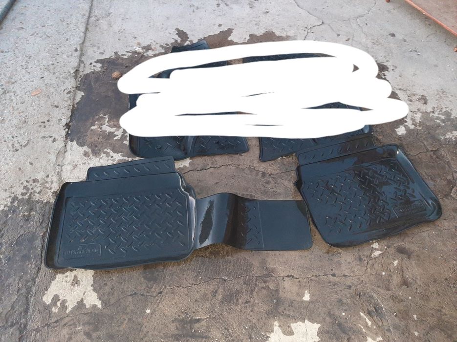 Коврики от короллы задние