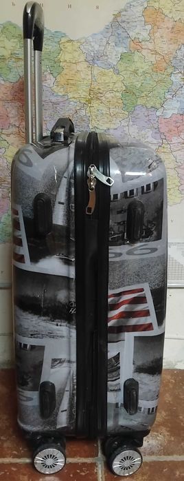 Куфар твърд с дръжка на колела