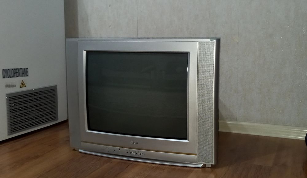 продам отличный телефизор LG