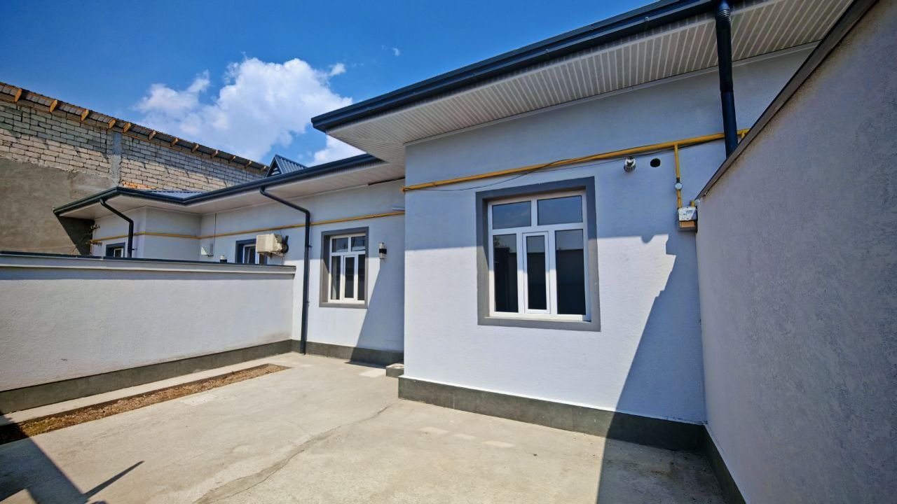 Продам 2 комнатную квартиру. Новостройка. Небольшой дворик. Сергели