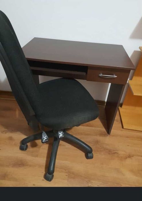 Birou și scaun de birou