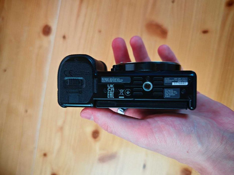 Body Sony ZV-E10 (Negru) - Impecabil