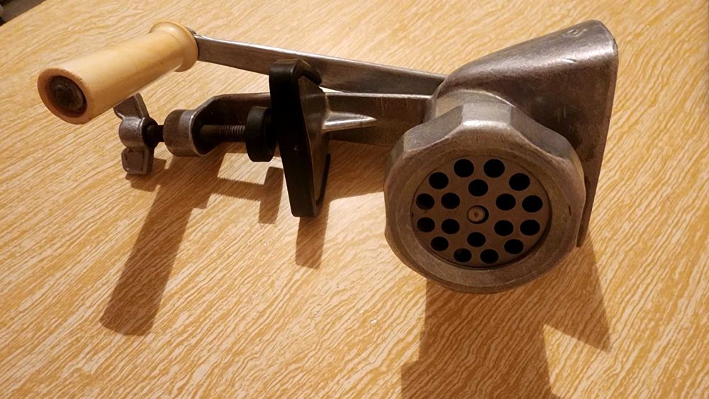 Продам мясорубку.