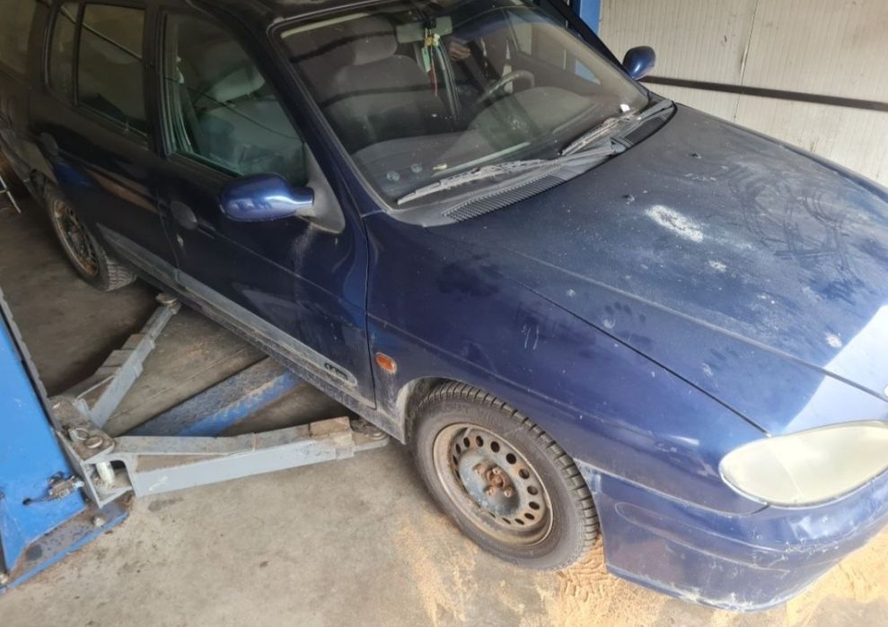 Dezmembrez Renault Megane 1.6 benzina/ 1.9 Diesel, break/limuzina