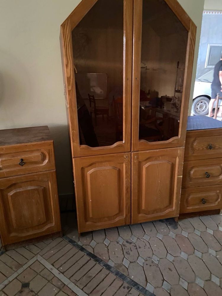 Горка 2та тумбочки сотилади .