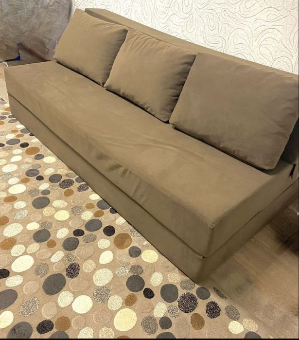 Продам Безкаркасный диван за 65000 тг размер 200*220.