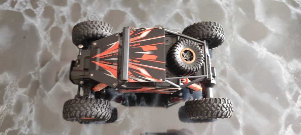 Продавам детска играчка-бъги с дистанционно